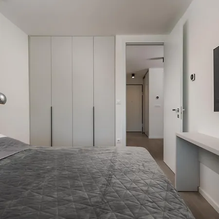 Plaza Delmar Apartment *