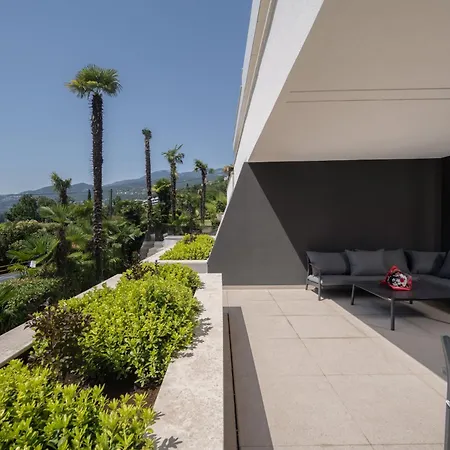 Plaza Delmar Apartment