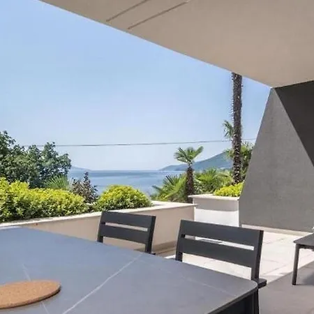 Plaza Delmar Apartment *