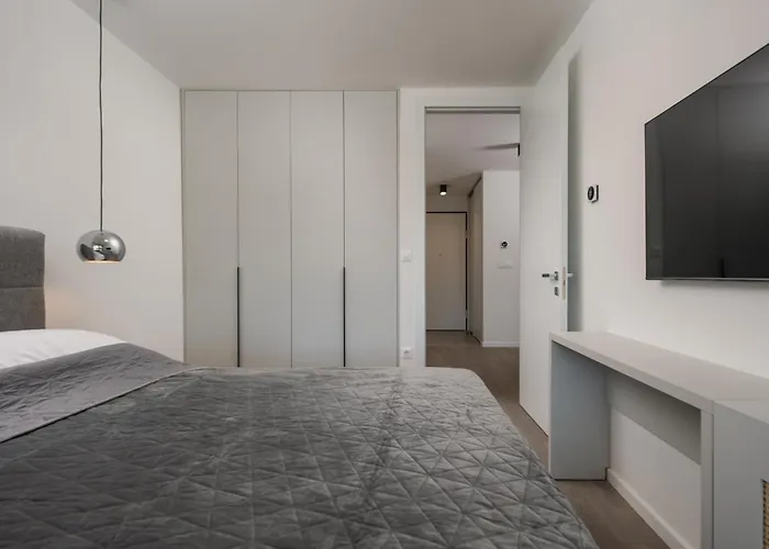Plaza Delmar Apartment *